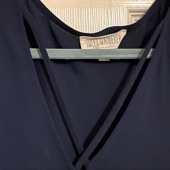 Sweet Wanderer Blue V Cut Top Sz M - Picture 3 of 4